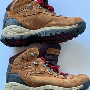 Columbia Women’s size 7 hiking boots
